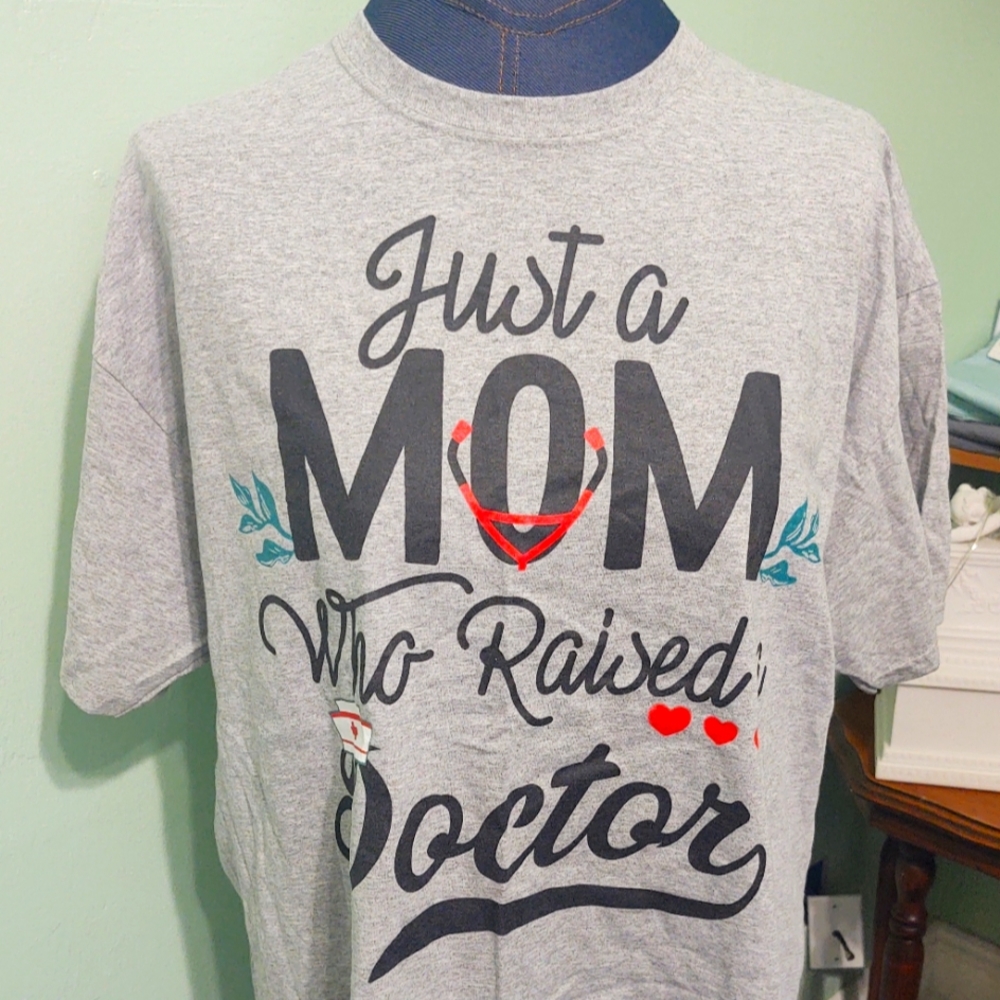 NWOT Mom's T-shirt